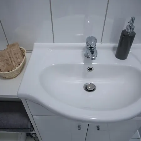 Apartment Rents - Stare Parking Gratis *